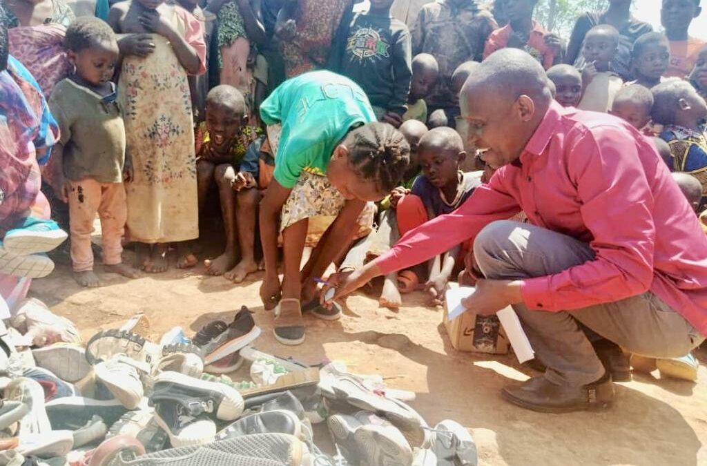 Zapatos para la #VueltaAlCole en R.D. del Congo